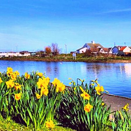 Romantic Lakeside Cottage By The Beach! With Super Cosy Log Burner! The Perfect Escape To Your Home From Home By The Sea! So Relaxing - You Won'T Want To Leave! Pet Friendly! Mablethorpe Eksteriør bilde