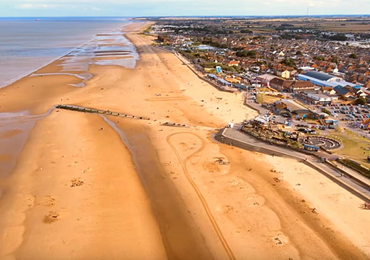 Romantic Lakeside Cottage By The Beach! With Super Cosy Log Burner! The Perfect Escape To Your Home From Home By The Sea! So Relaxing - You Won'T Want To Leave! Pet Friendly! Mablethorpe Eksteriør bilde