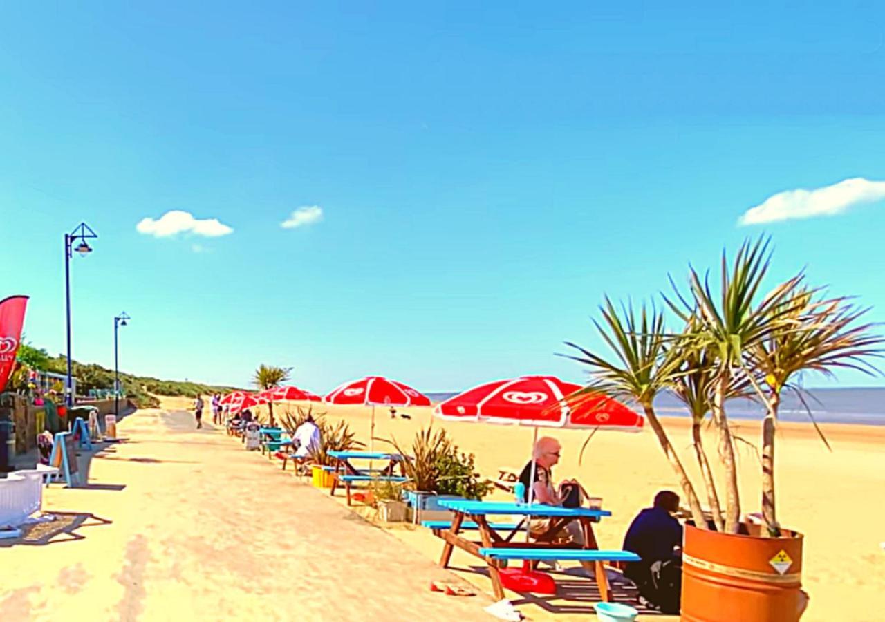 Romantic Lakeside Cottage By The Beach! With Super Cosy Log Burner! The Perfect Escape To Your Home From Home By The Sea! So Relaxing - You Won'T Want To Leave! Pet Friendly! Mablethorpe Eksteriør bilde