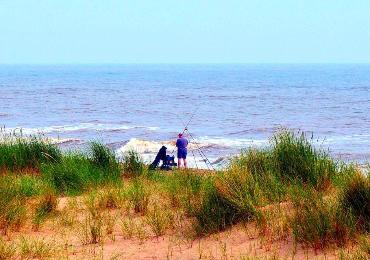 Romantic Lakeside Cottage By The Beach! With Super Cosy Log Burner! The Perfect Escape To Your Home From Home By The Sea! So Relaxing - You Won'T Want To Leave! Pet Friendly! Mablethorpe Eksteriør bilde