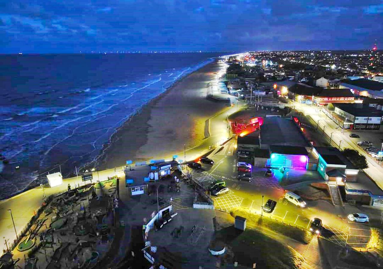 Romantic Lakeside Cottage By The Beach! With Super Cosy Log Burner! The Perfect Escape To Your Home From Home By The Sea! So Relaxing - You Won'T Want To Leave! Pet Friendly! Mablethorpe Eksteriør bilde