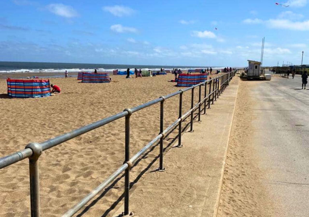 Romantic Lakeside Cottage By The Beach! With Super Cosy Log Burner! The Perfect Escape To Your Home From Home By The Sea! So Relaxing - You Won'T Want To Leave! Pet Friendly! Mablethorpe Eksteriør bilde