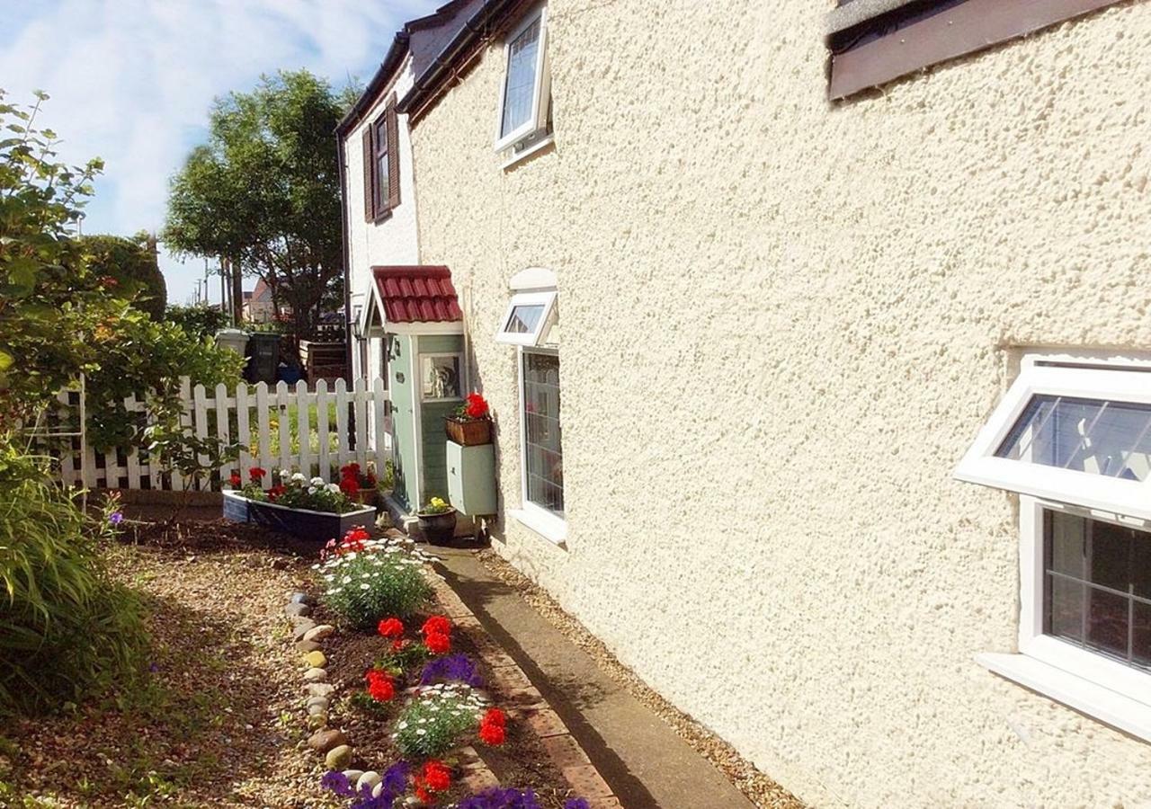 Romantic Lakeside Cottage By The Beach! With Super Cosy Log Burner! The Perfect Escape To Your Home From Home By The Sea! So Relaxing - You Won'T Want To Leave! Pet Friendly! Mablethorpe Eksteriør bilde